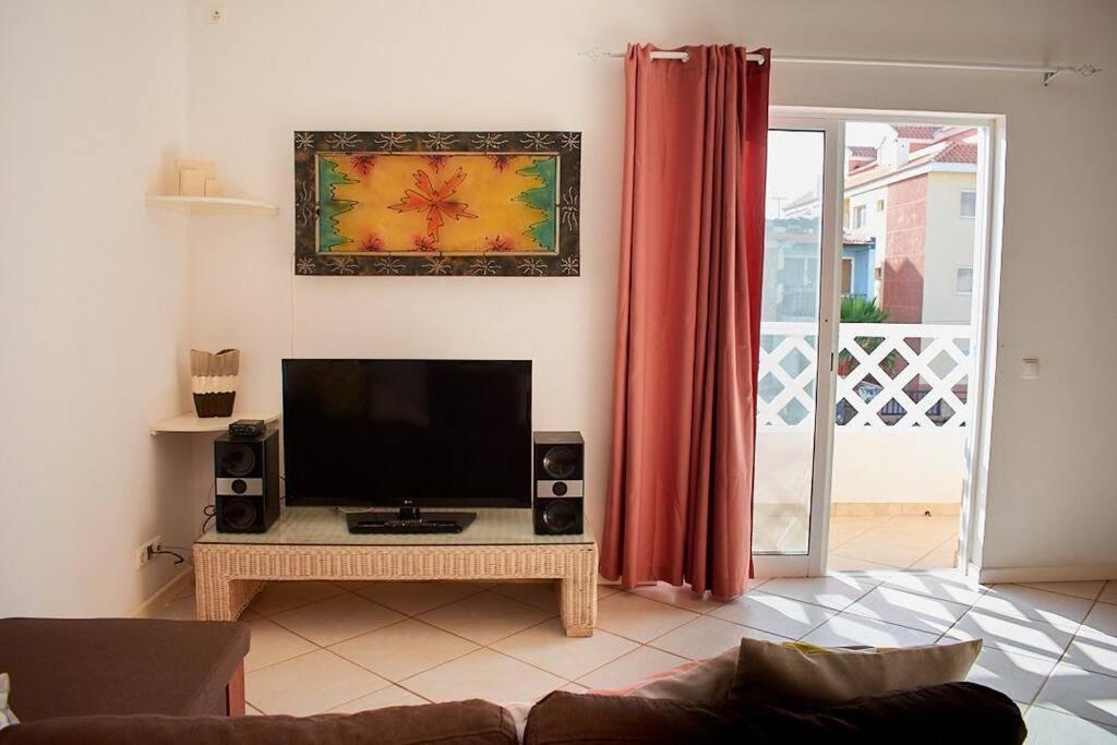 Santana - T2 Confortavel A 300 M Da Praia De Santa Maria Apartment Ngoại thất bức ảnh
